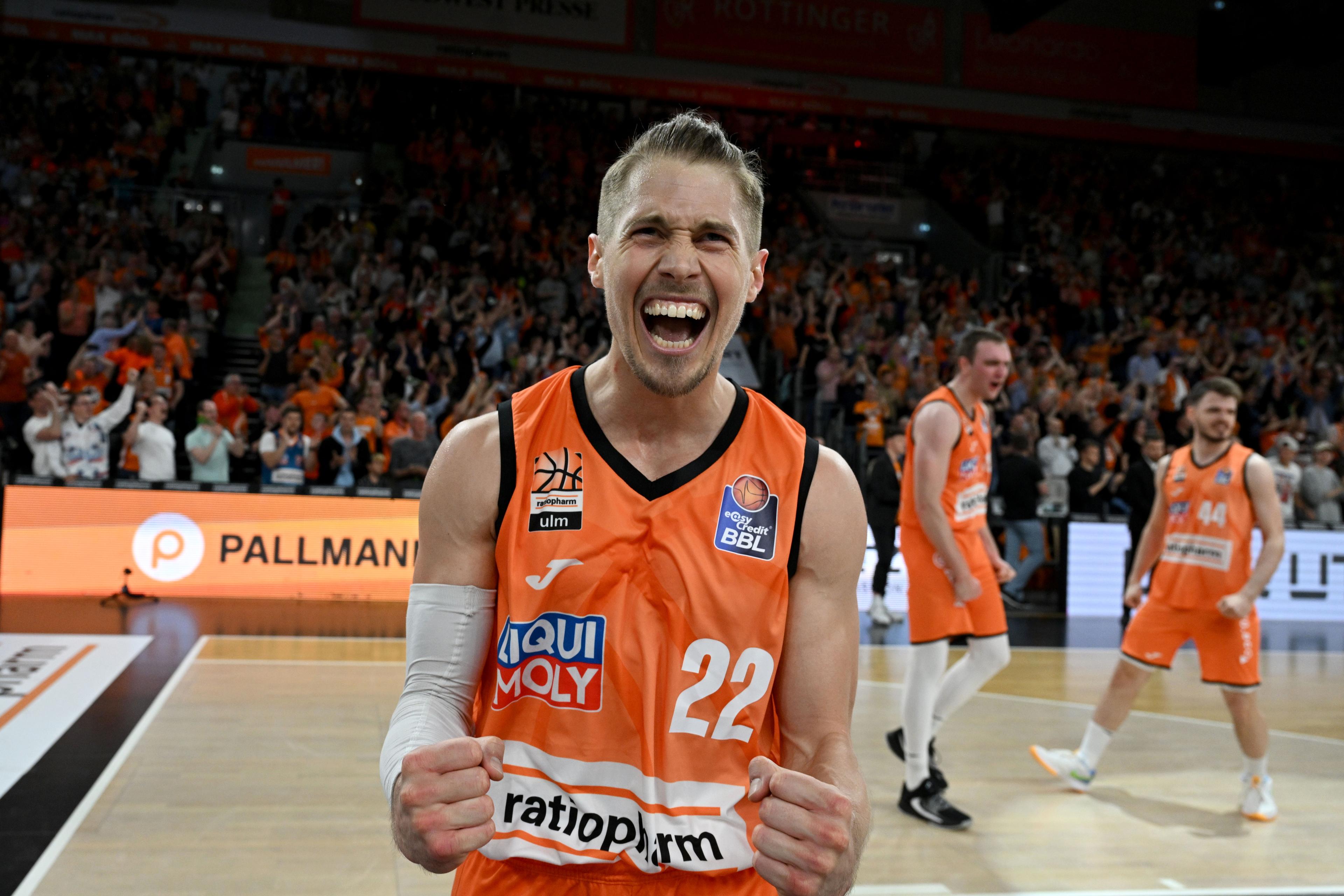 It is still hard to believe but Germany won the FIBA Basketball World Cup 2023 - Germany are world champions! The country is still celebrating the historic achievement and we congratulate Gordie Herbert and his team. But the festivities cannot go on forever and the 2023-24 easyCredit BBL season is almost upon us. Here is the preview of the season - looking at each team from reigning champion ratiopharm ulm to promoted sides RASTA Vechta and Tigers Tübingen. This week does see the first round of the German Cup, which includes ProA teams for the first time in 14 years.