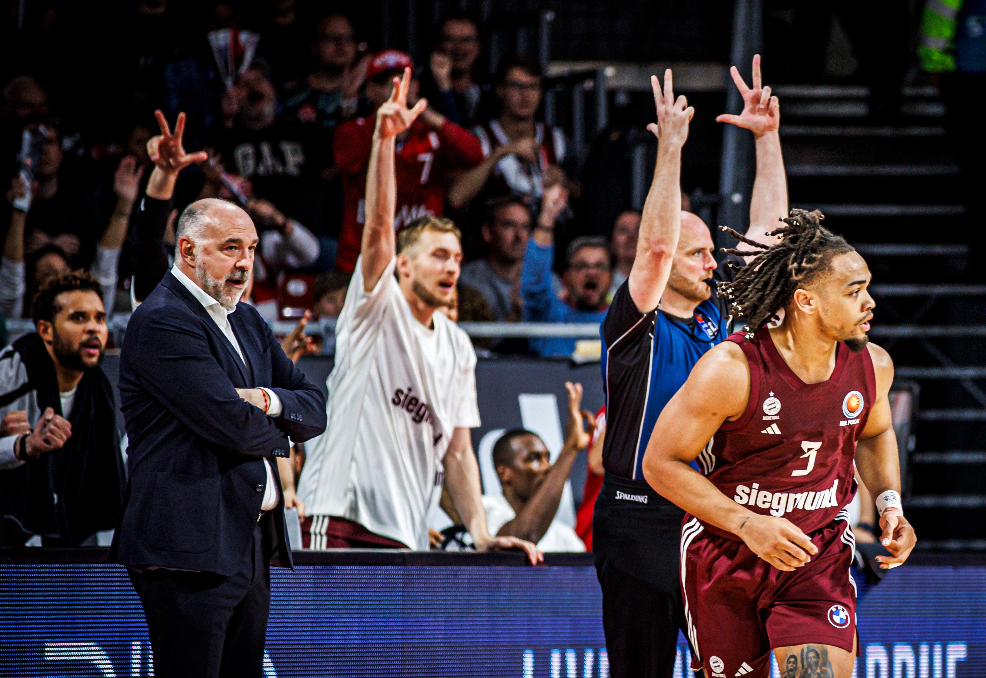 Den Schlusspunkt unter den am Dienstag mit zwei deutschen Siegen eröffneten Doppelspieltag der Turkish Airlines EuroLeague setzen die Münchener Bayern am Freitag mit einem Gastspiel beim letztjährigen Finalisten Olympiakos Piräus.