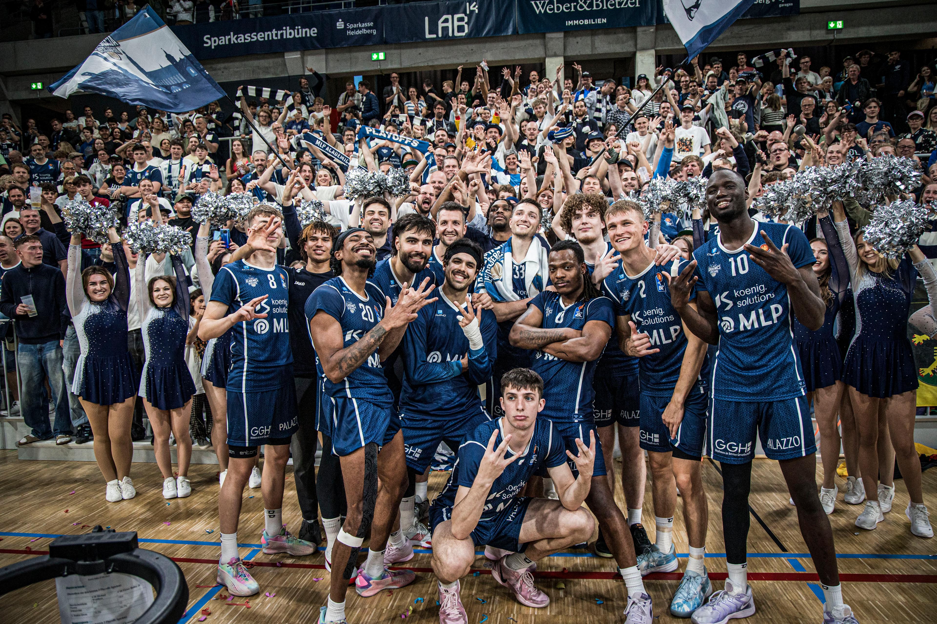 Die MLP Academics Heidelberg stehen im Halbfinale der diesjährigen Playoffs. Im Duell der Crunchtime-Könige gegen die NINERS Chemnitz machen die Schützlinge von Danny Jansson im vierten Spiel den Sack zu, was sie vor allem ihrer starken Verteidigung zu verdanken haben. Die Akademiker erlauben den Gästen nach der Pause nur noch 23 Zähler und ziehen unaufhörlich davon, um final ein 92:64 - und damit das Matchup mit Meister München - zu feiern.